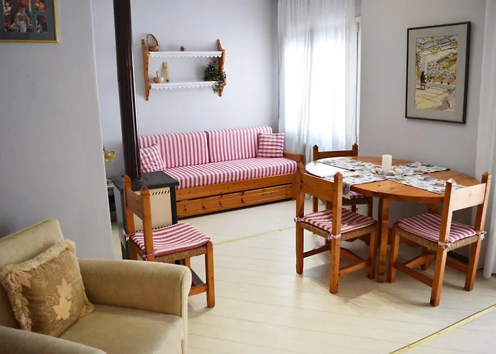 Nicola\'S House With Private Parking