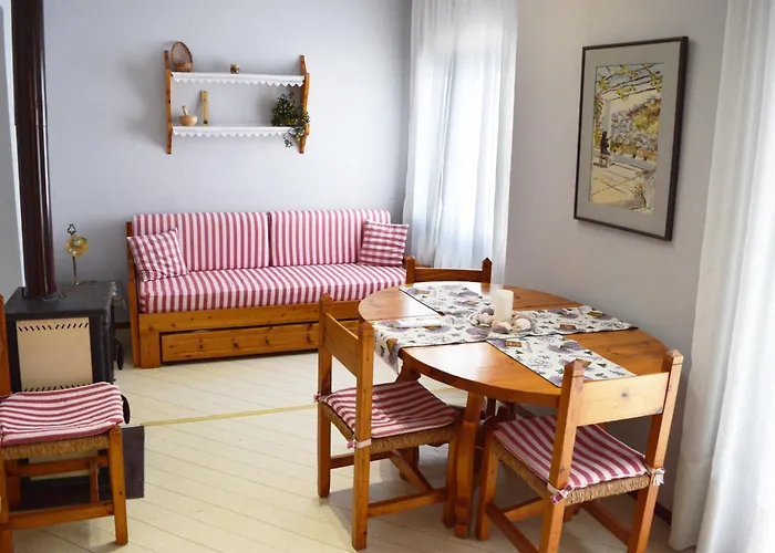 Nicola\'S House With Private Parking