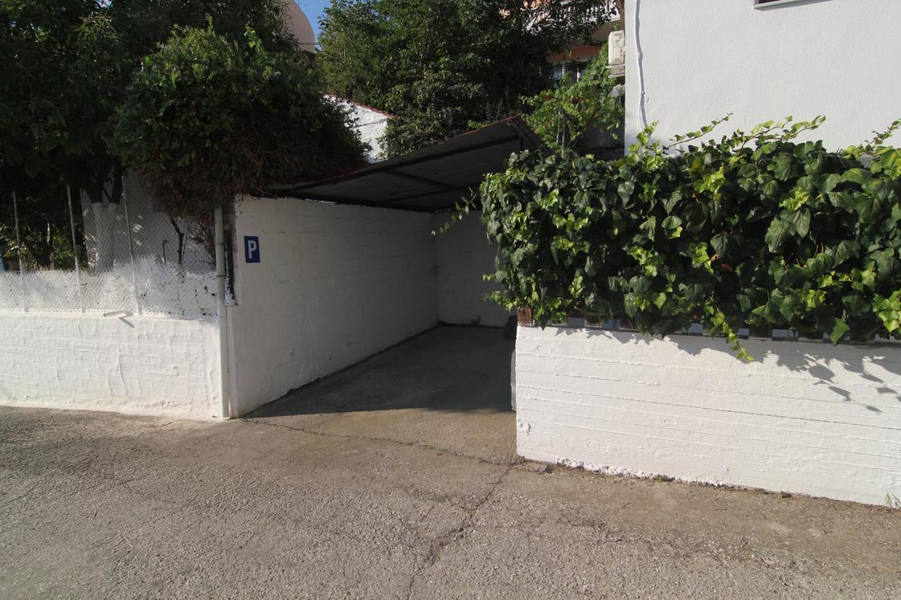Nicola's House With Private Parking