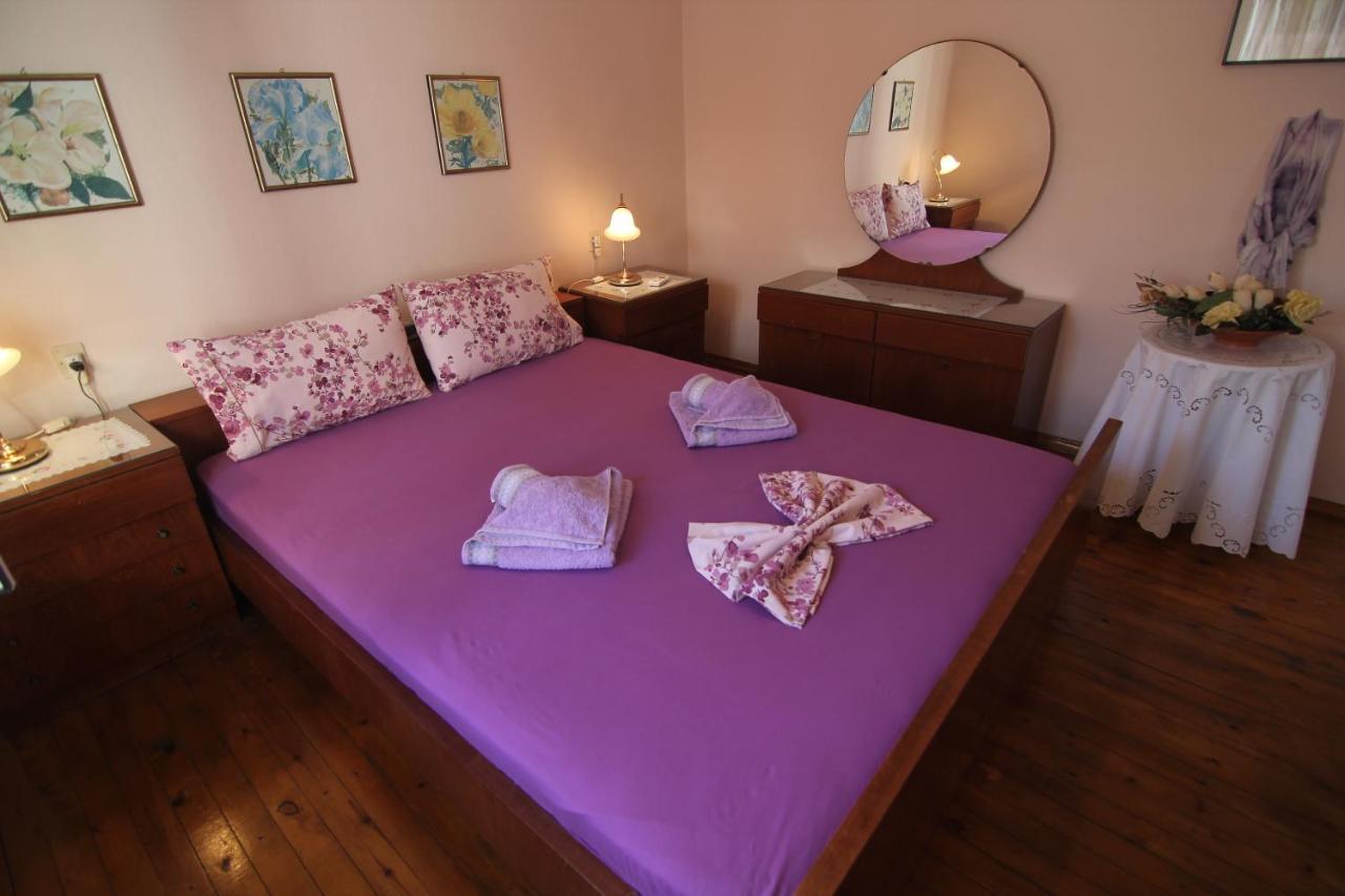 Nicola's House With Private Parking Holiday home